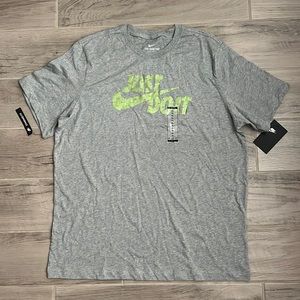 Nike Mens t-shirt size XL - NEW
